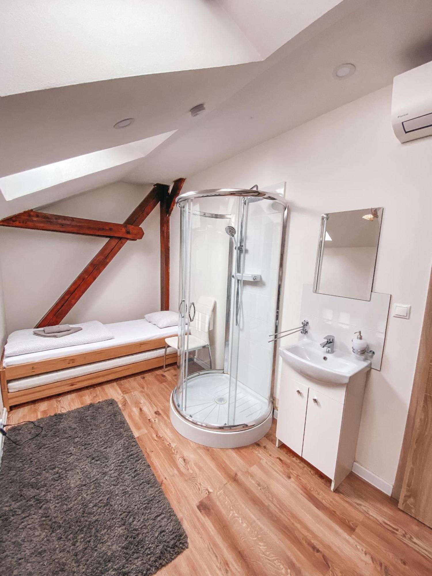ברטיסלאבה Blue Lotus Apartments מראה חיצוני תמונה