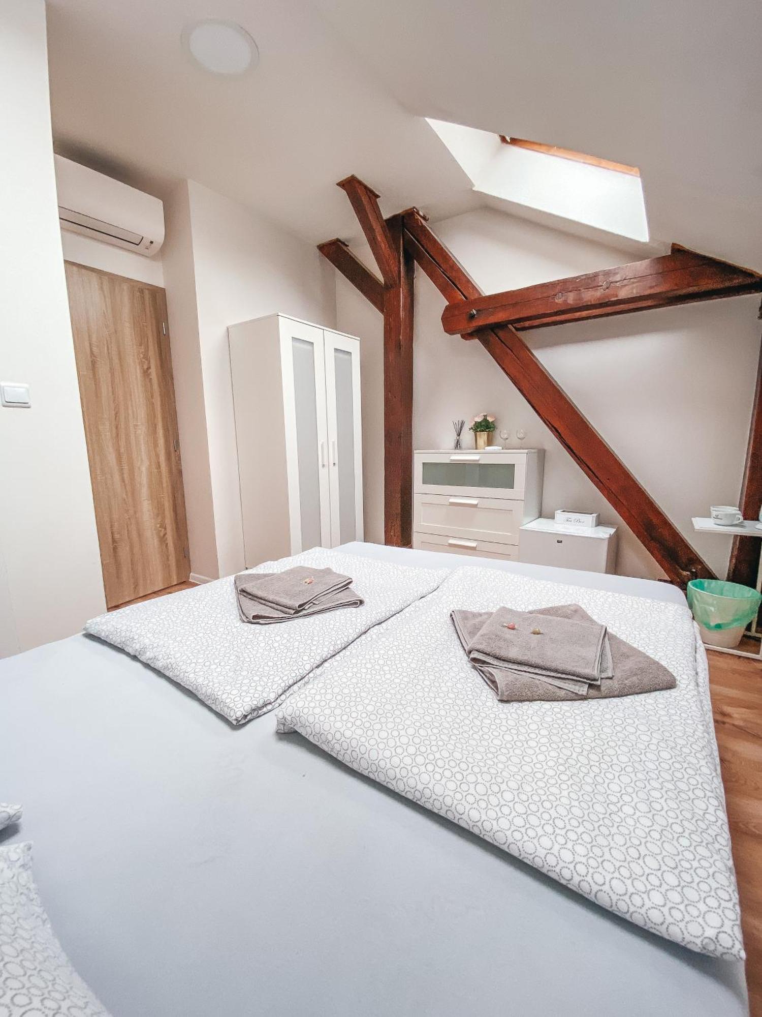 ברטיסלאבה Blue Lotus Apartments מראה חיצוני תמונה