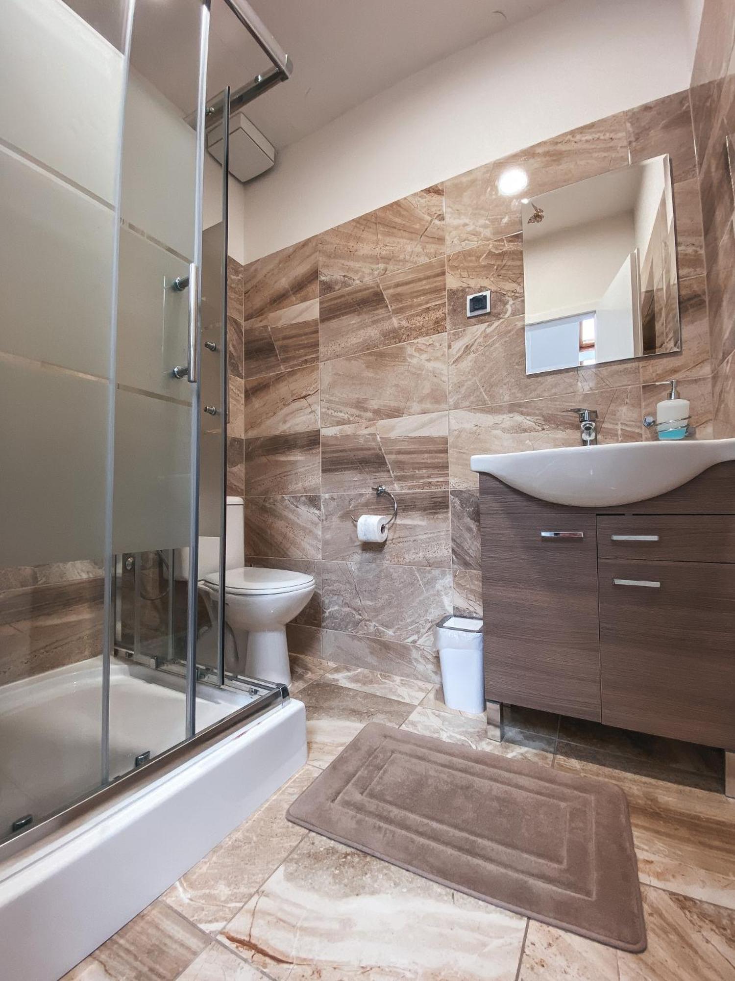 ברטיסלאבה Blue Lotus Apartments מראה חיצוני תמונה