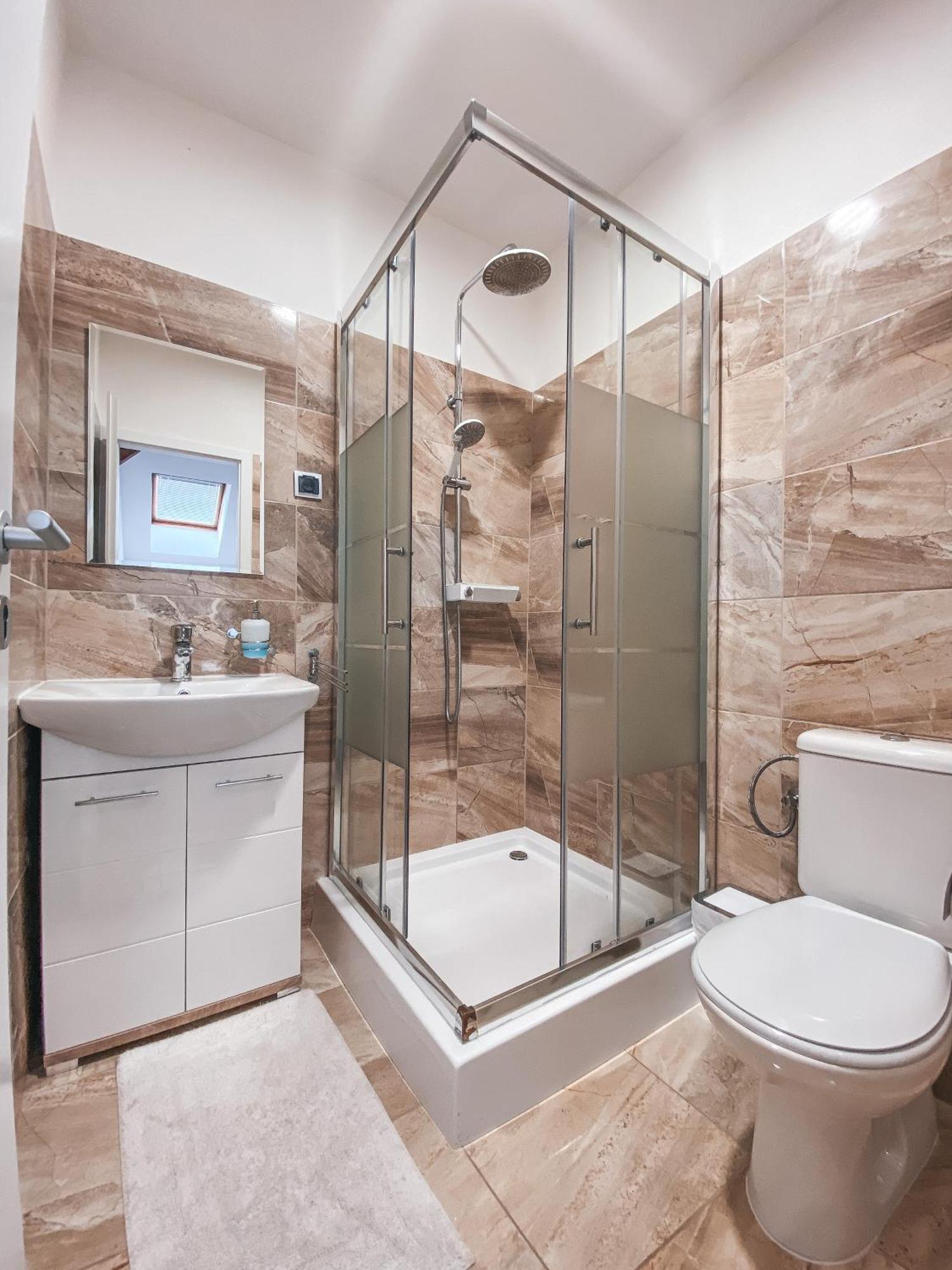 ברטיסלאבה Blue Lotus Apartments מראה חיצוני תמונה